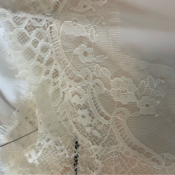 Light blush lace camisole - Picture 4 of 5